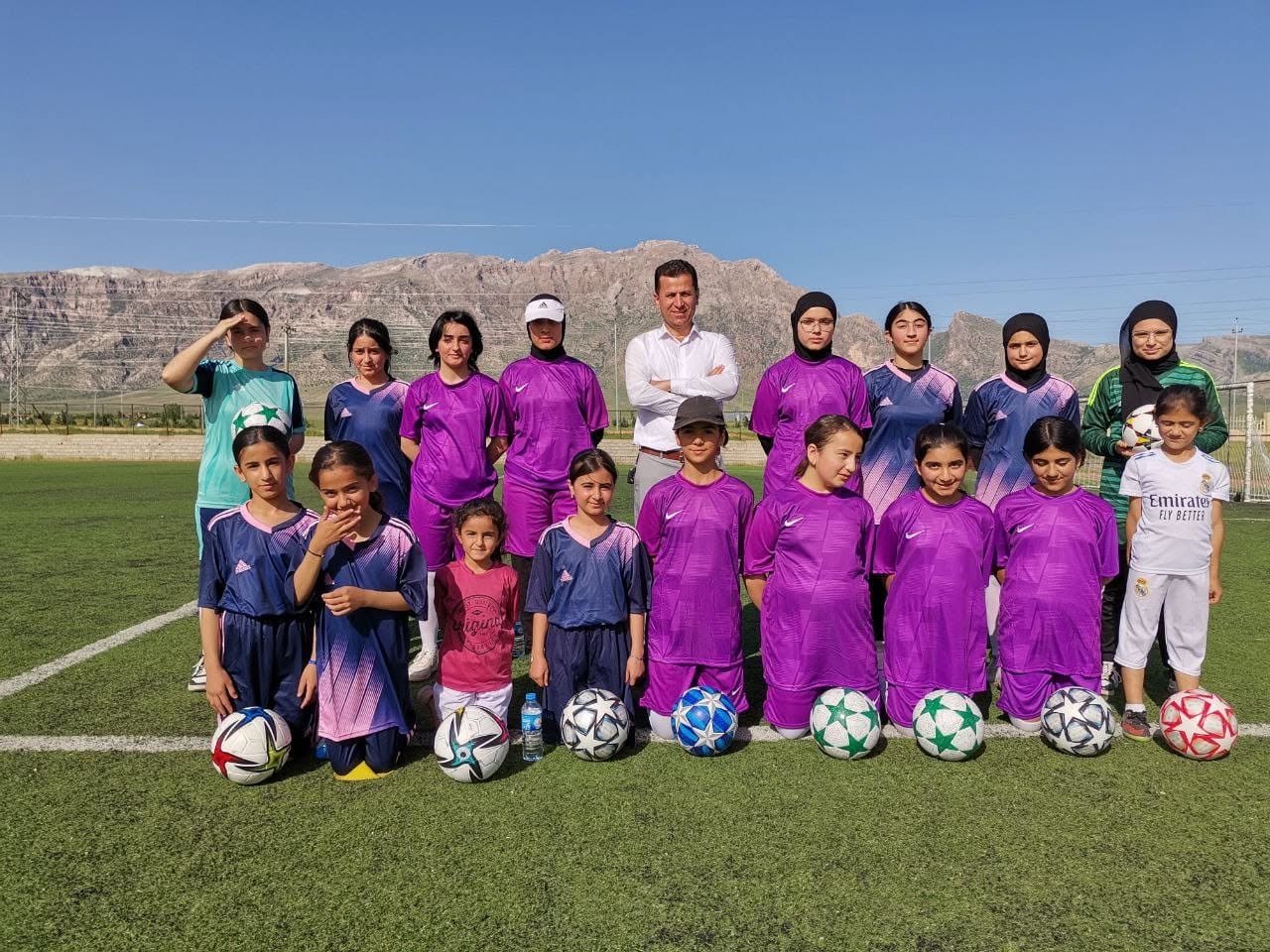 ڕێکخراوی وادی ئەڵمانی پێداویستی وەرزشی بۆ فێرگەی کچانی پیرەمەگرون دابین کرد