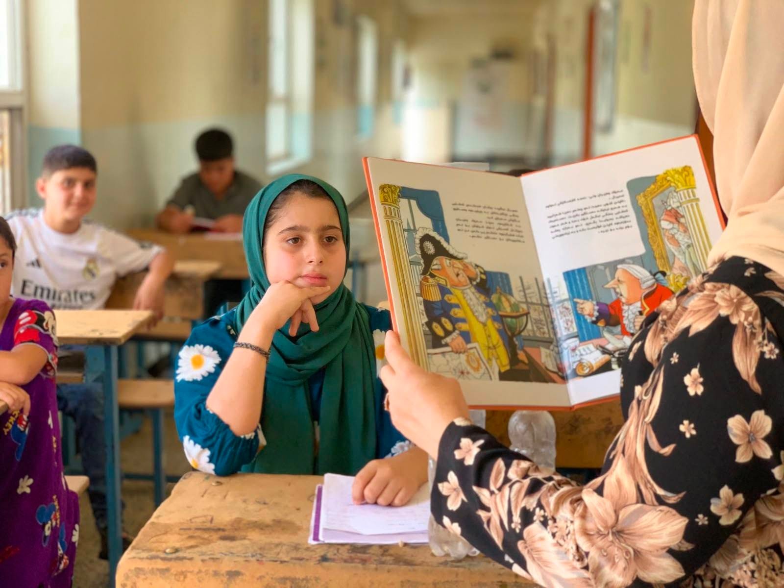لە گوندی عەسکەر، پەڕەی کتێبەکان دەبنە باڵ بۆ فڕینی منداڵەچاوگەشەکانمان